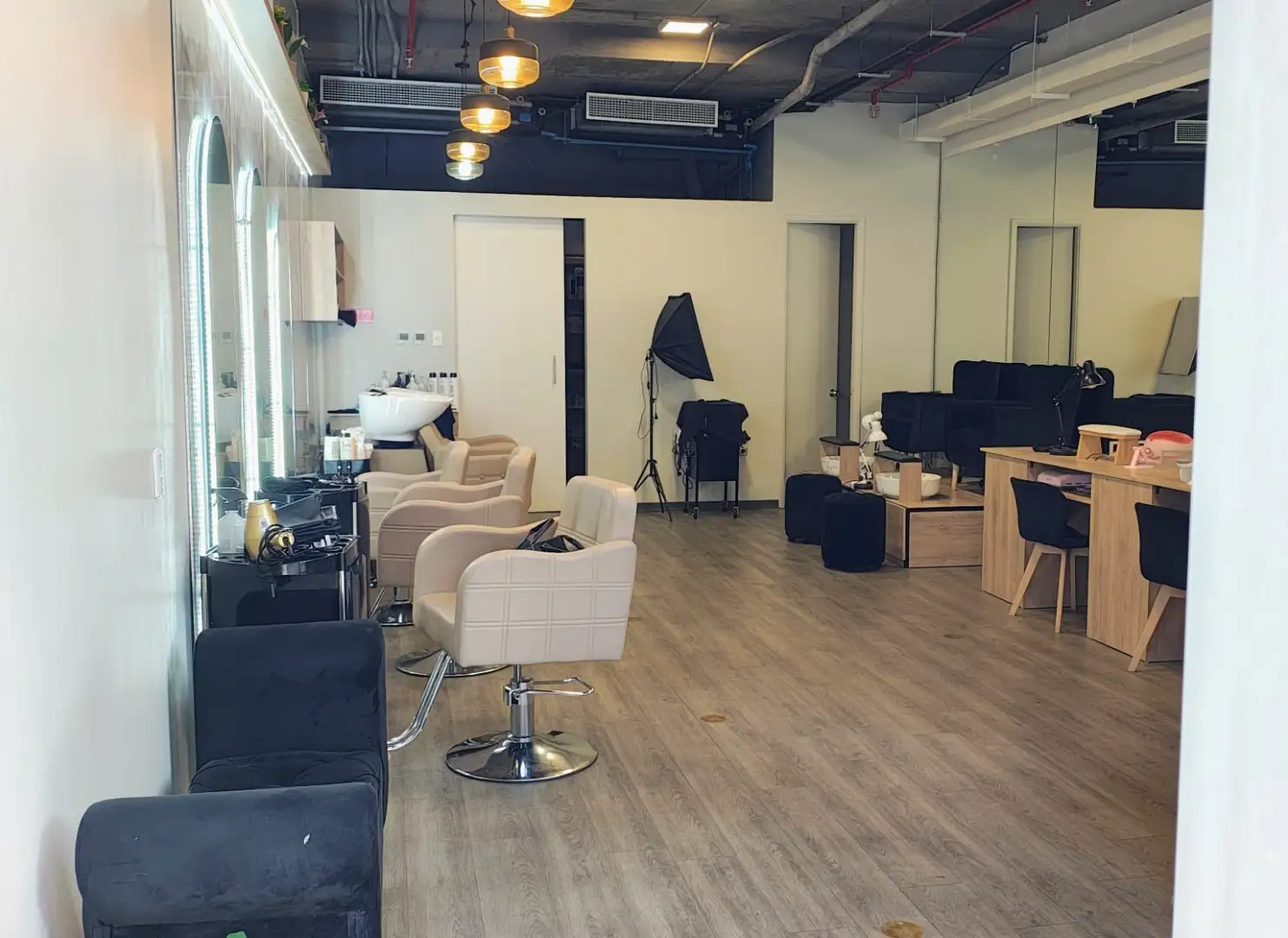 Fachada y acceso principal de Intriago Hair Studio